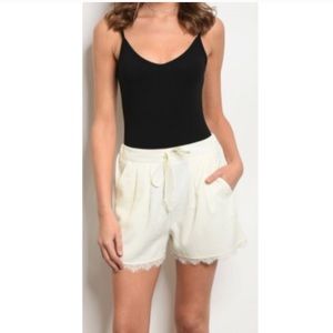 JUST IN🌞Off White Lace Trim Drawstring Short